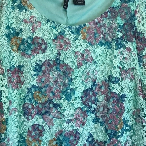 New Directions Blouse with Floral Lace Overlay - Picture 3 of 11